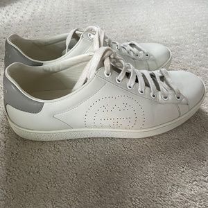 GUCCI White Ace Sneaker With Interlocking G/Gray Accent